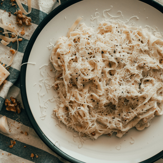 Linguine met bloemkool truffel dip en pecorino