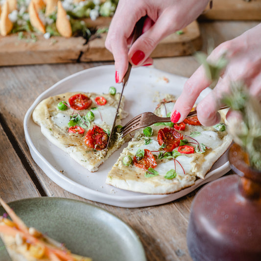 Naan Avocado Pizza 